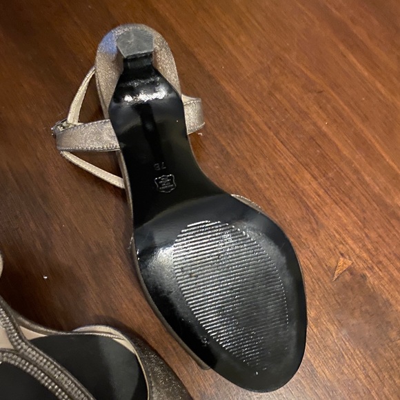 Matching dress shoes and purse for fancy occasion - Picture 2 of 9